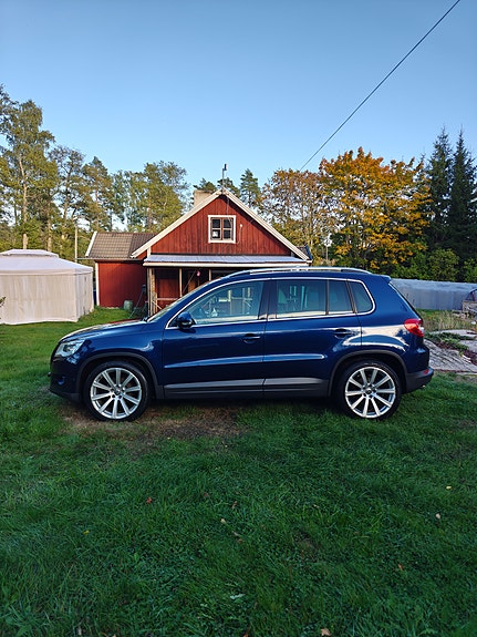 Volkswagen Tiguan 2 of 12
