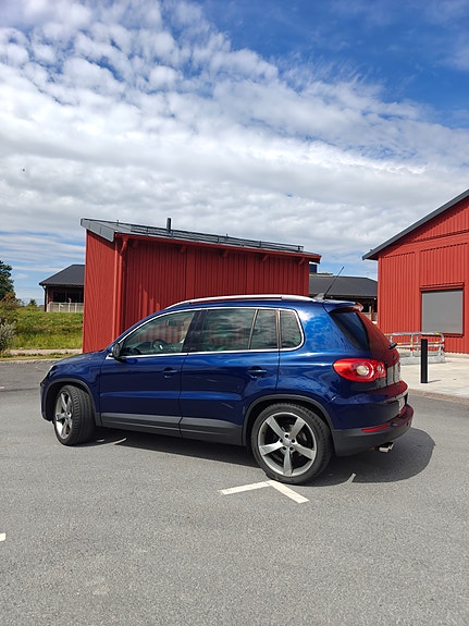 Volkswagen Tiguan 2 of 10