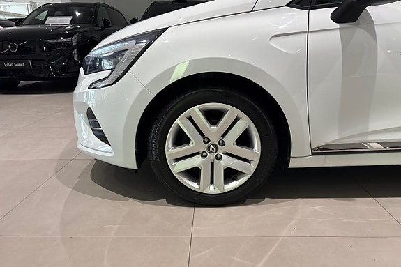 Renault Clio 17 of 20