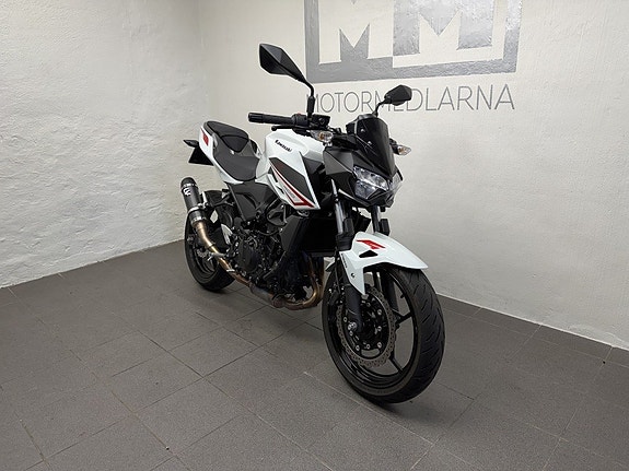 Kawasaki Z400 ABS A2 2 of 9