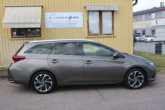Toyota Auris 5 of 17