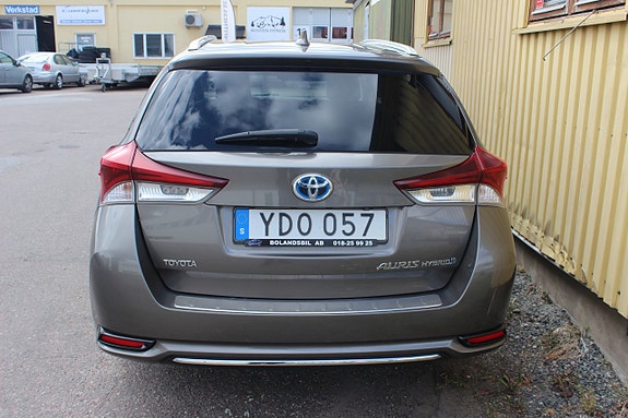 Toyota Auris 7 of 17