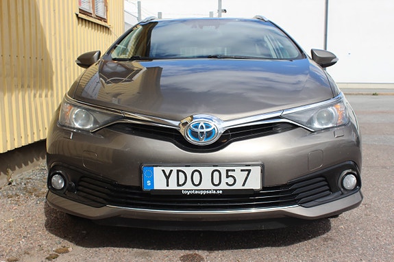 Toyota Auris 9 of 17