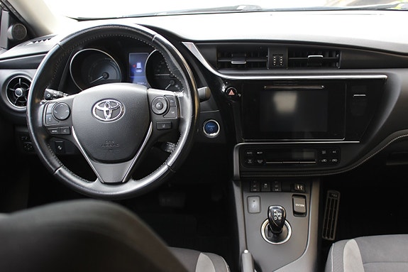 Toyota Auris 11 of 17