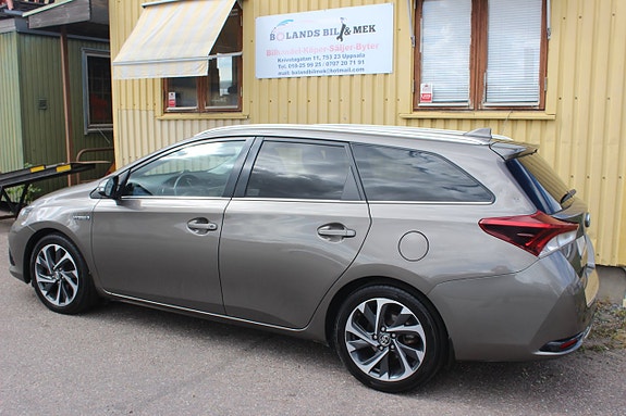 Toyota Auris 6 of 17