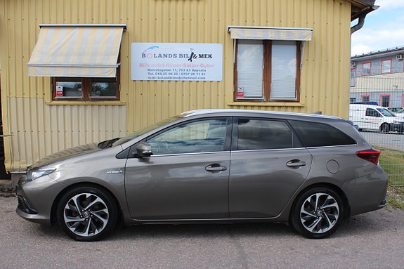 Toyota Auris 2 of 17