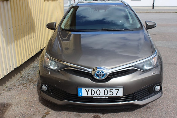 Toyota Auris 8 of 17