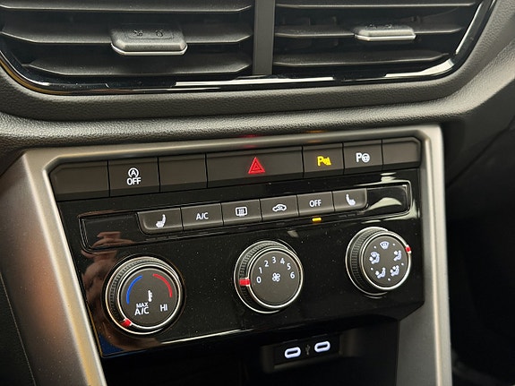 Volkswagen T-Roc 22 of 30