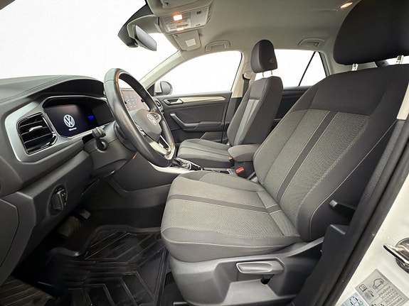 Volkswagen T-Roc 11 of 30