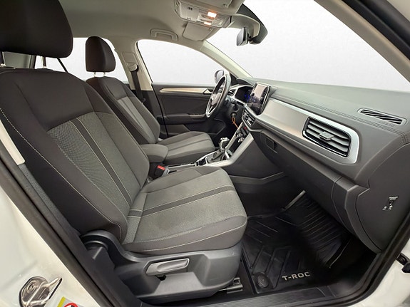 Volkswagen T-Roc 14 of 30