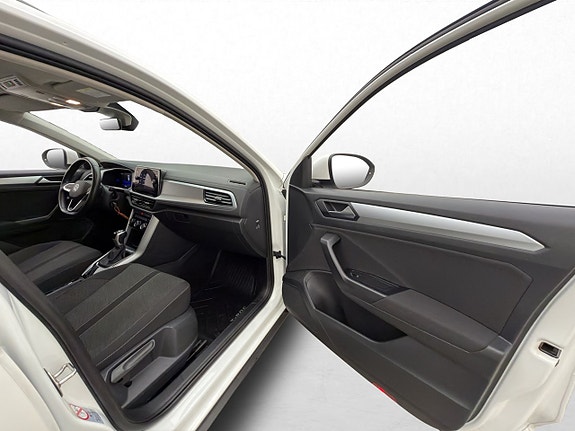 Volkswagen T-Roc 15 of 30