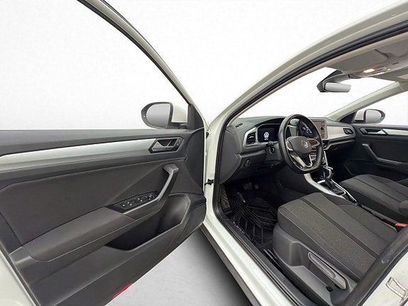 Volkswagen T-Roc 10 of 30