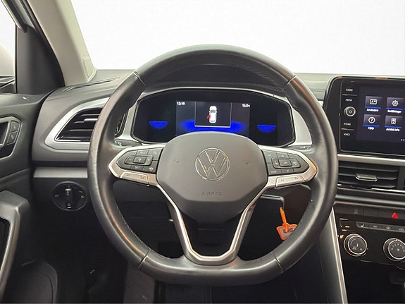 Volkswagen T-Roc 13 of 30