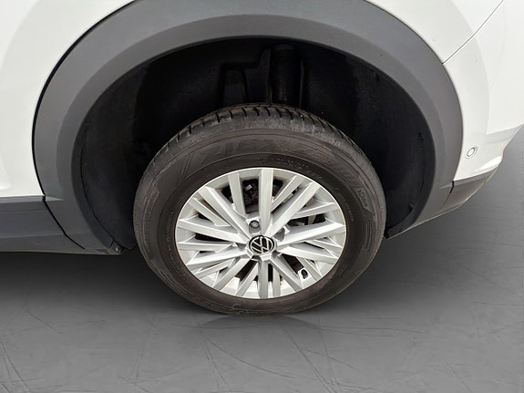 Volkswagen T-Roc 28 of 30