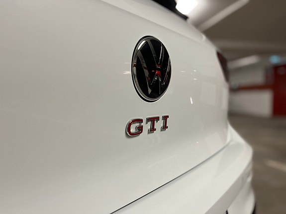 Volkswagen Golf VIII 15 of 24