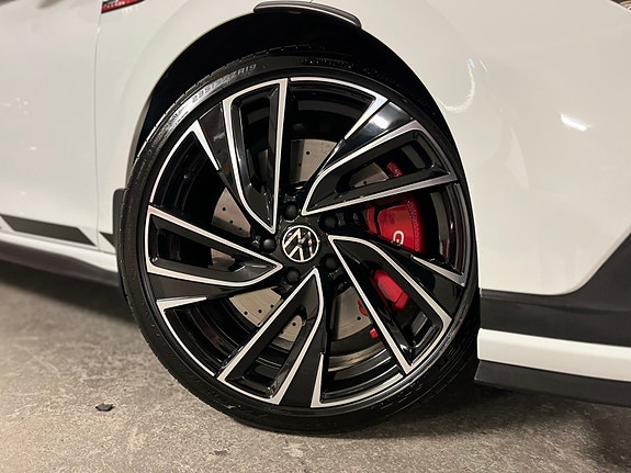 Volkswagen Golf VIII 12 of 24