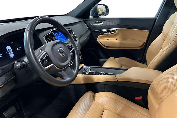 Volvo XC90 10 of 30