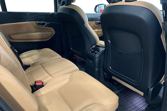 Volvo XC90 11 of 30
