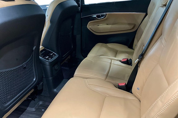Volvo XC90 12 of 30