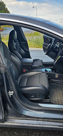 Tesla Model S 7 of 11