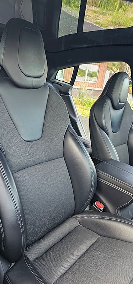 Tesla Model S 8 of 11