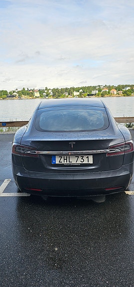 Tesla Model S 4 of 11