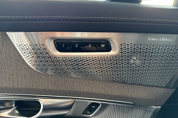 Volvo XC90 20 of 27