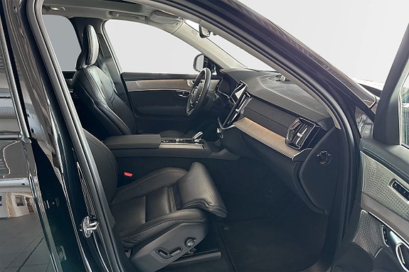 Volvo XC90 5 of 27
