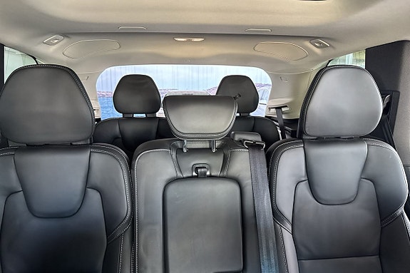 Volvo XC90 15 of 27