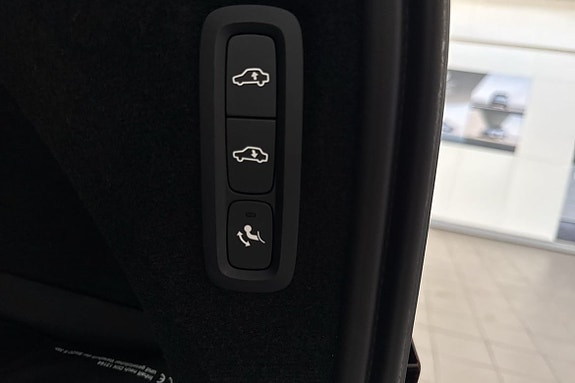 Volvo XC90 17 of 27
