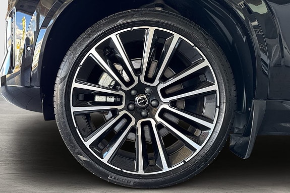 Volvo XC90 10 of 27