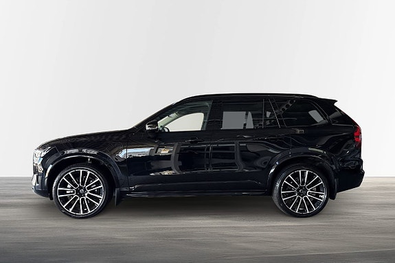 Volvo XC90 3 of 27
