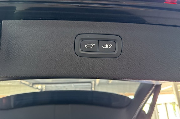 Volvo XC90 16 of 27