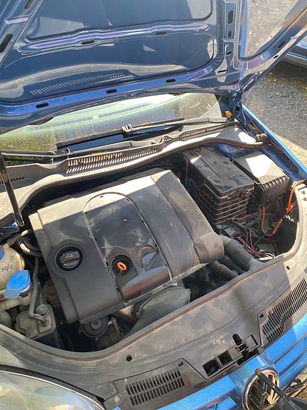 Volkswagen Golf V 3 of 9