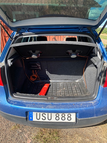 Volkswagen Golf V 2 of 9