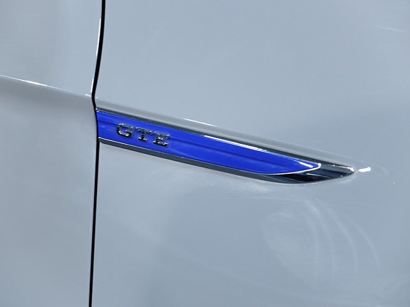 Volkswagen Passat 4 of 11