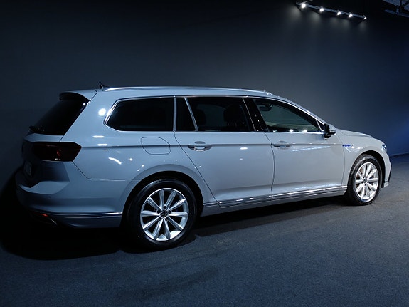 Volkswagen Passat 3 of 11