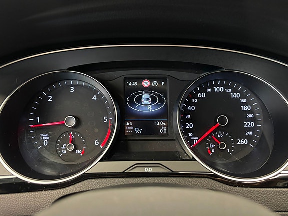 Volkswagen Passat 18 of 28