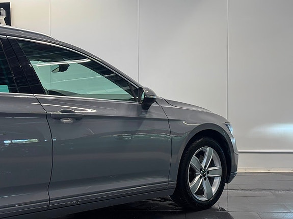 Volkswagen Passat 10 of 28