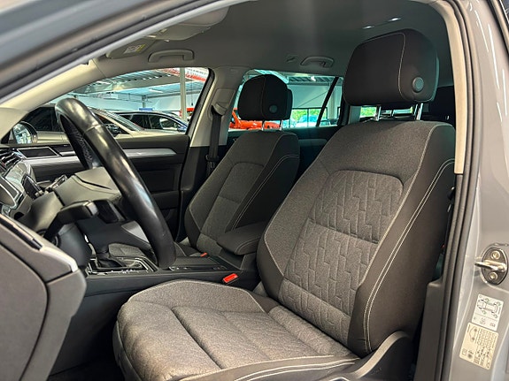 Volkswagen Passat 13 of 28