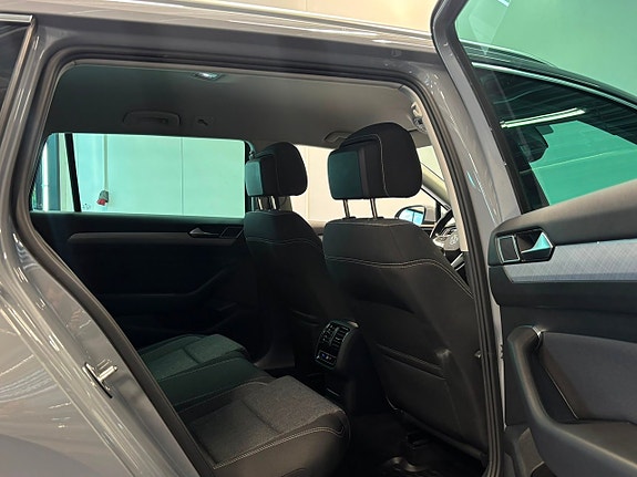 Volkswagen Passat 27 of 28