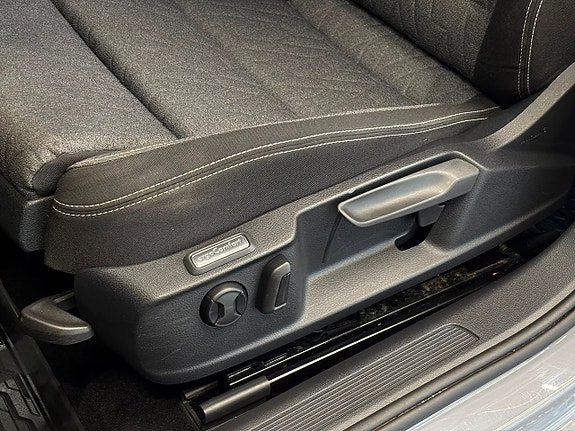 Volkswagen Passat 14 of 28