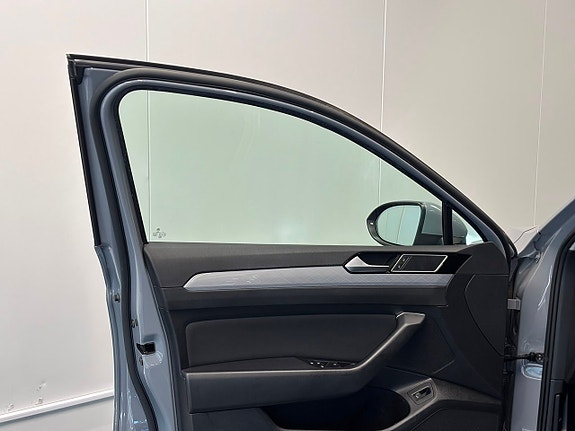 Volkswagen Passat 12 of 28