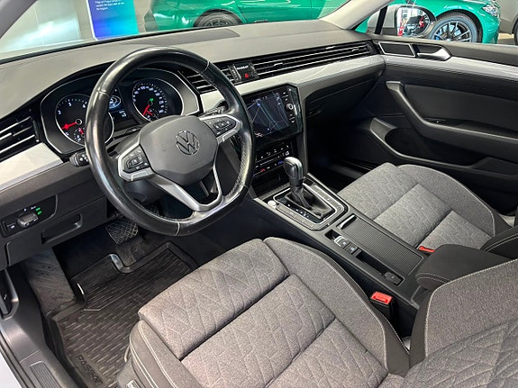 Volkswagen Passat 11 of 28