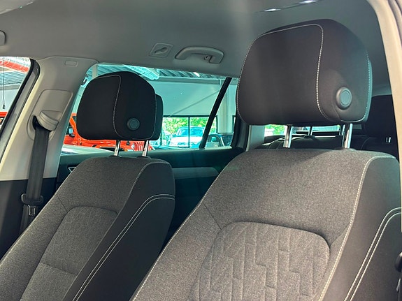 Volkswagen Passat 15 of 28