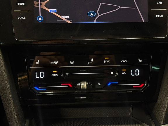 Volkswagen Passat 21 of 28
