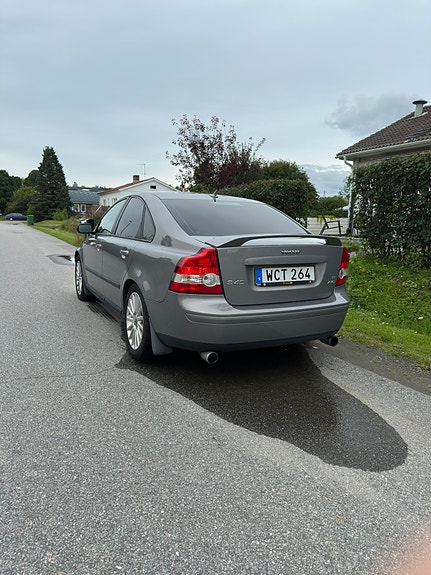 Volvo S40 2 of 15