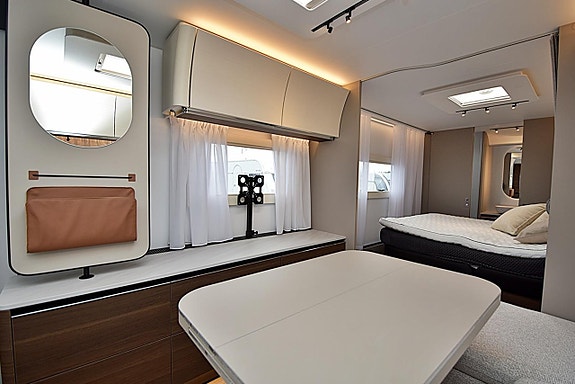 Adria Adria 663 HT Alpina, Queenbed 8 of 27