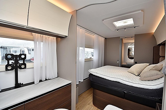 Adria Adria 663 HT Alpina, Queenbed 10 of 27