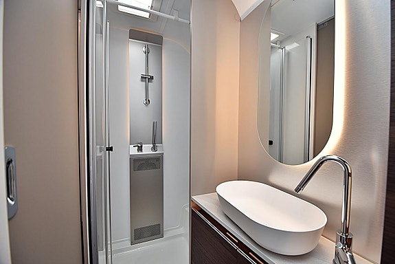 Adria Adria 663 HT Alpina, Queenbed 26 of 27